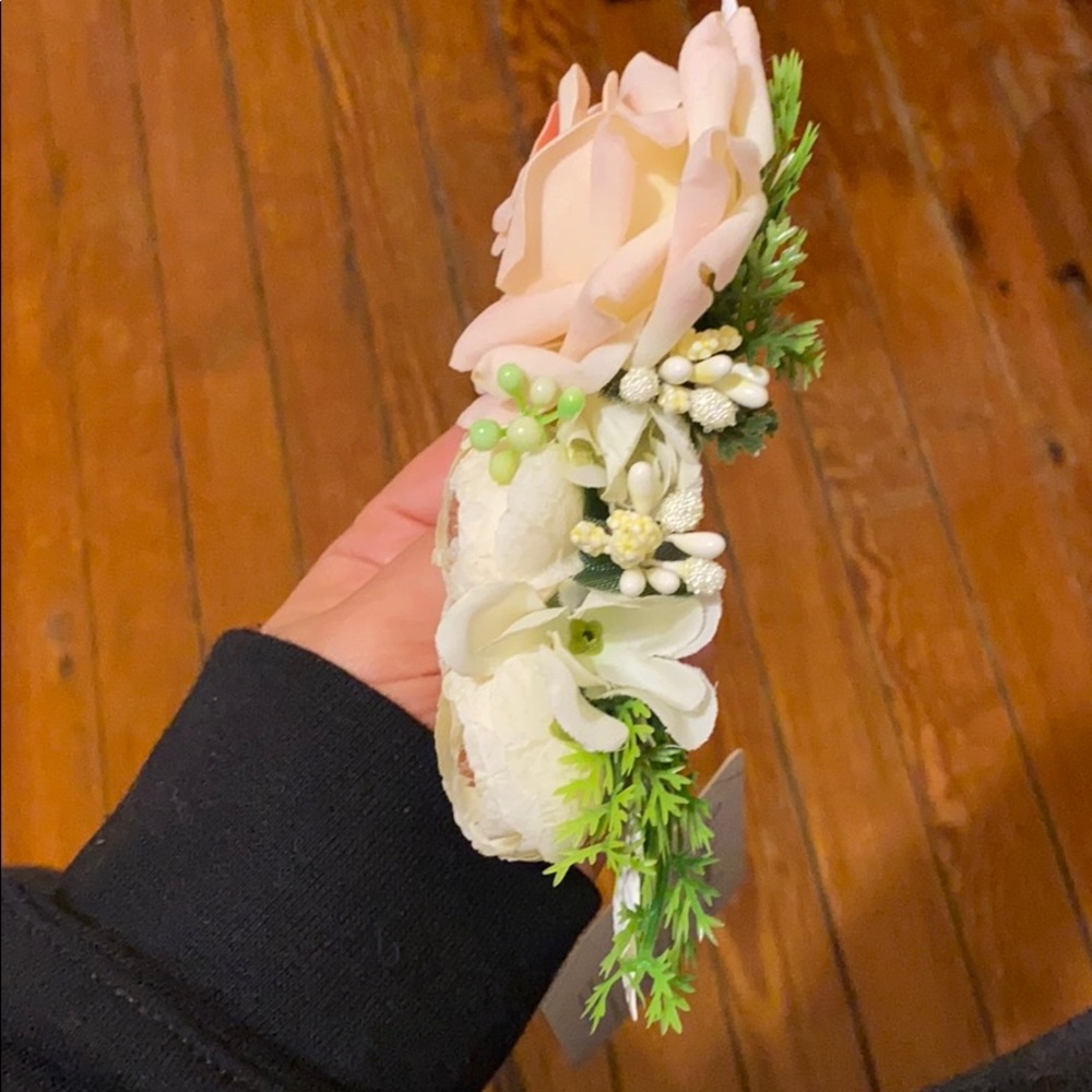 Floral Hair Accessory - Picture 10 of 10